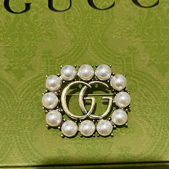 GG Pearl Brooch pendant initial NEW - Picture 1 of 2